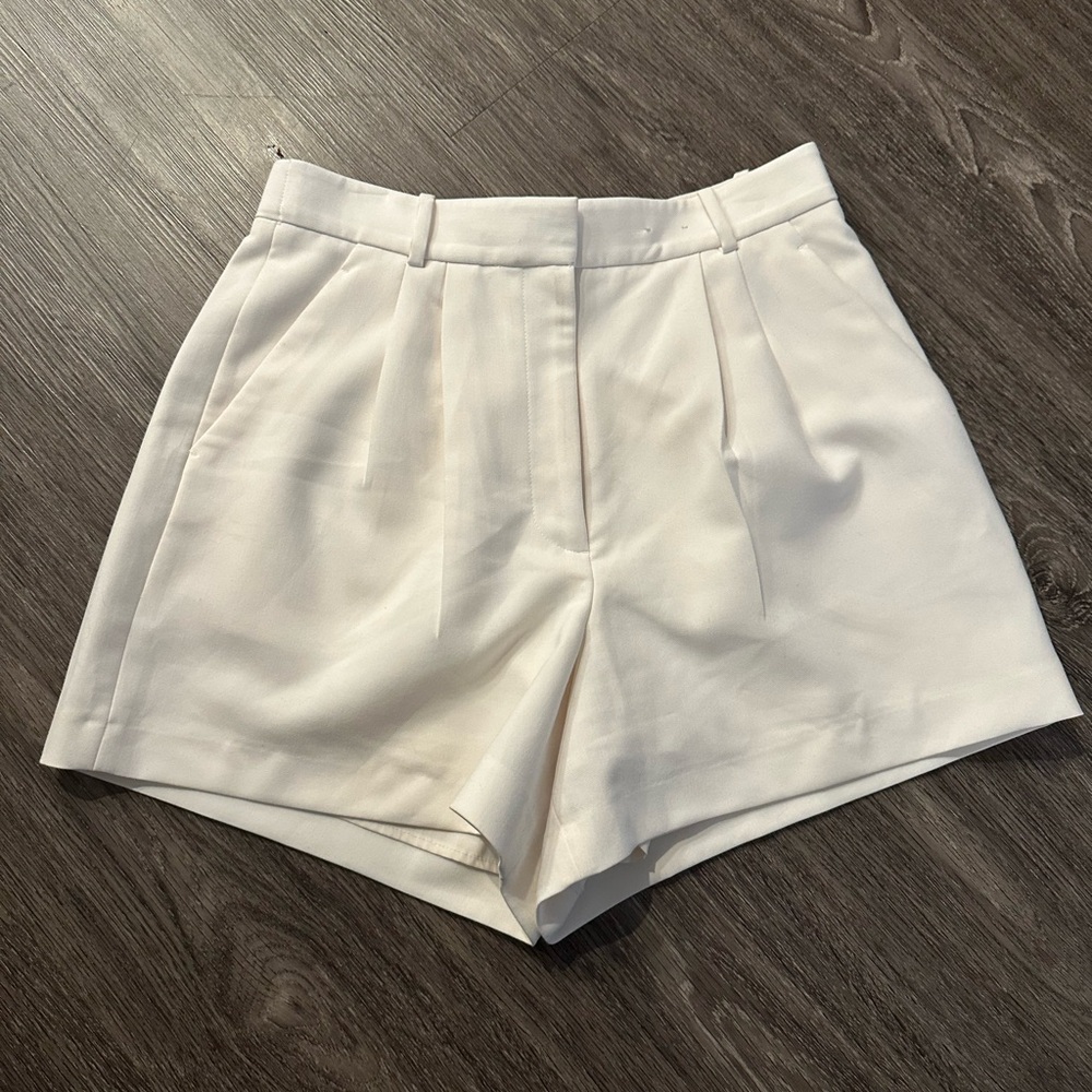 Abercrombie & Fitch Cream Women's Shorts EUC size 10
